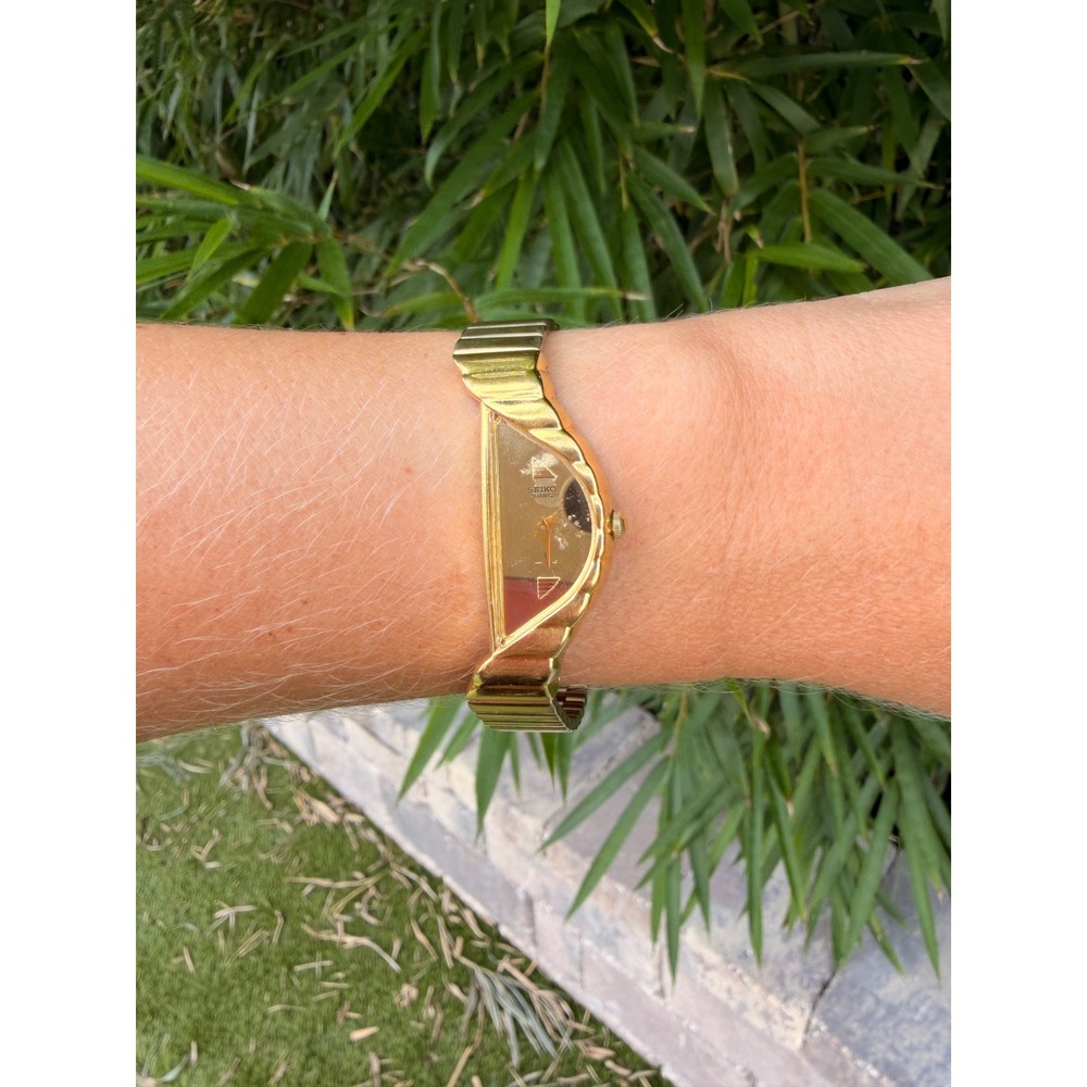 Seiko Vintage 1990s Half Moon Gold Tone Quartz Watch 1F20-5D59